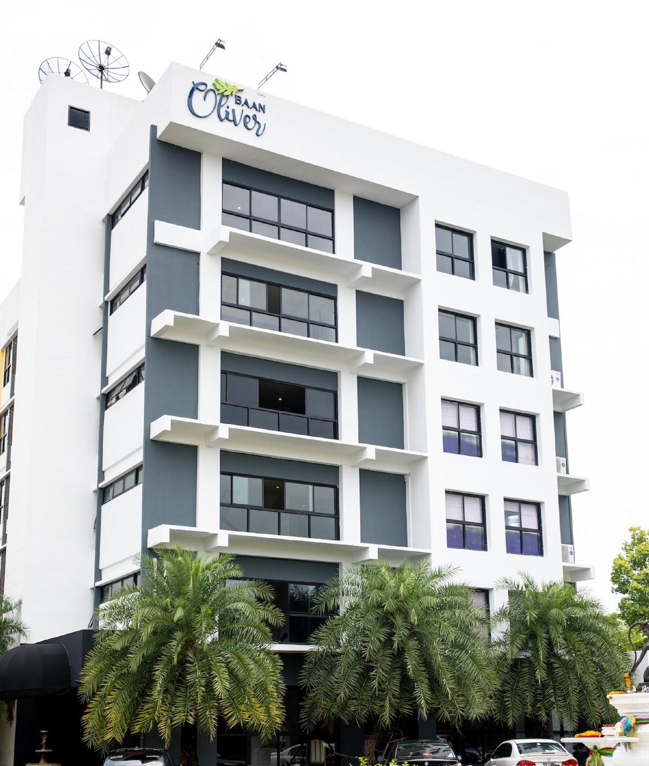 Baan Oliver Srinakarin Bangkok Exterior photo