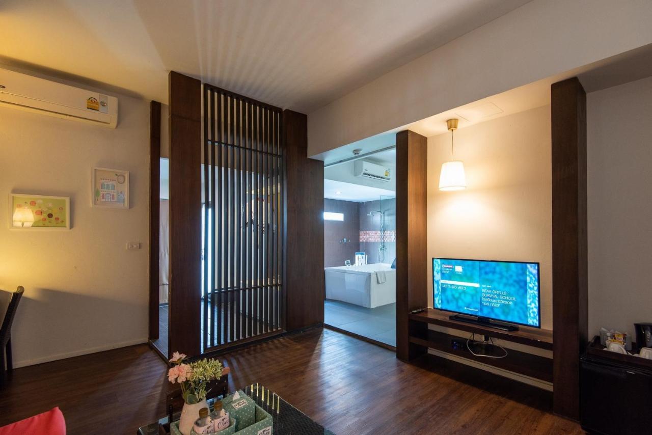 Baan Oliver Srinakarin Bangkok Exterior photo